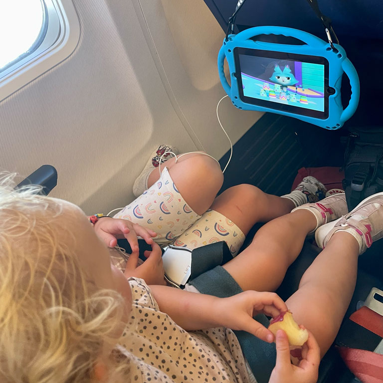 Fliegen mit Kindern: To-do für einen entspannten Flug mit Kind ✈️